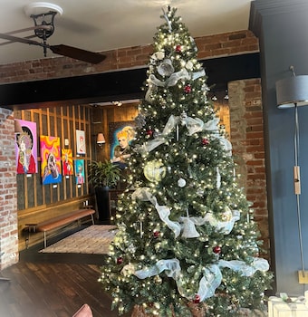Hotel entrance and lobby at The Old No. 77 Hotel & Chandlery