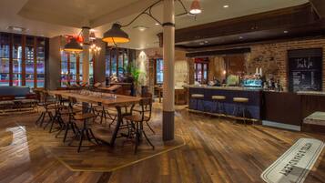 Premium bedding, down comforters, minibar, in-room safe