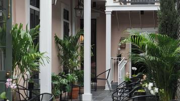 ํ
๋ผ์ค/ํํฐ์ค