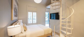 Garden District Hotel