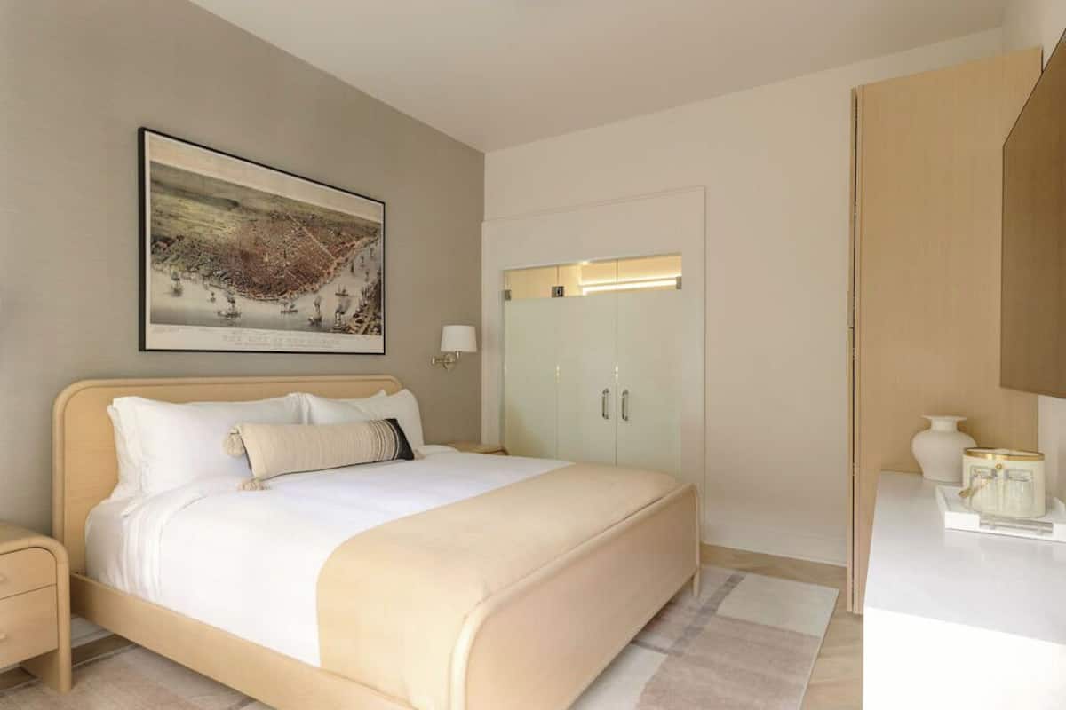 Standard Room, 1 King Bed, Roll-in Shower