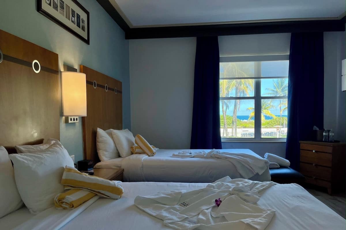 Ocean Front 2 Double Beds | 高級寢具、房內夾萬、書桌、遮光窗簾/窗簾