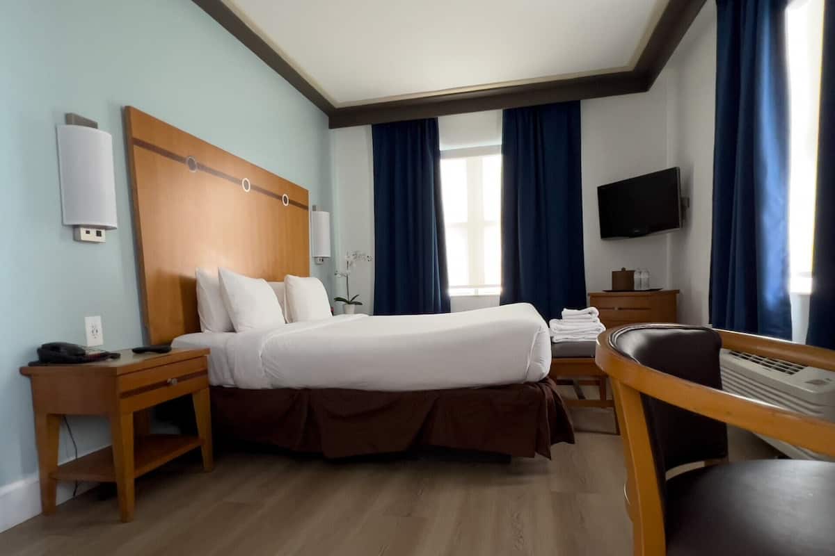 Chambre Standard, 1 très grand lit, accessible aux personnes à mobilité réduite