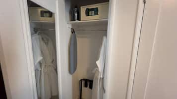 Iron/ironing board