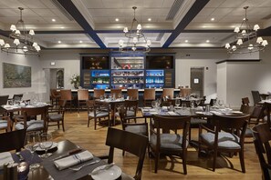 Lunch and dinner served - Trianon Bonita Bay (Bonita Springs)
