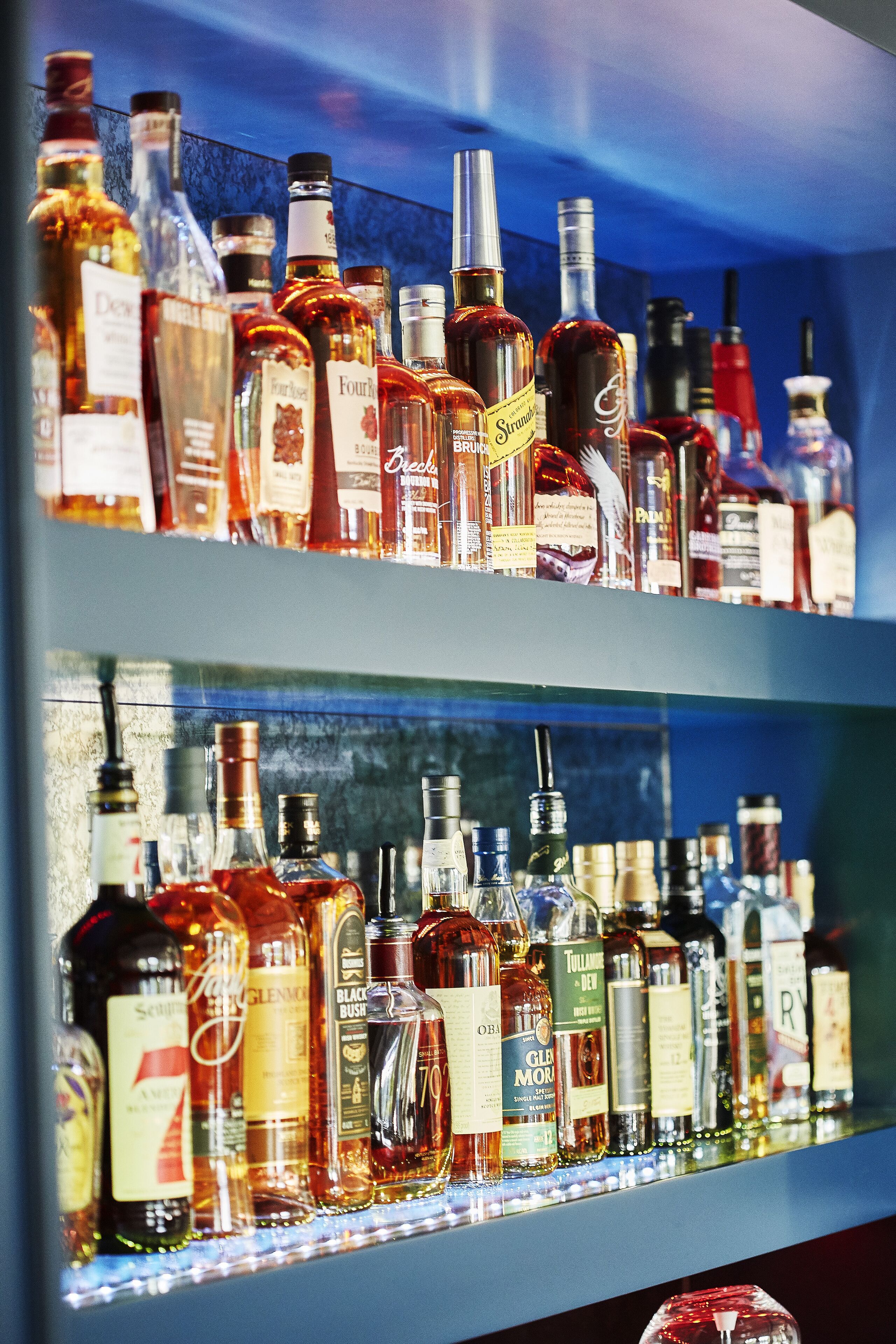 lobby lounge, poolside views, open daily