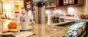 Petit déjeuner à emporter servi tous les jours en supplément
