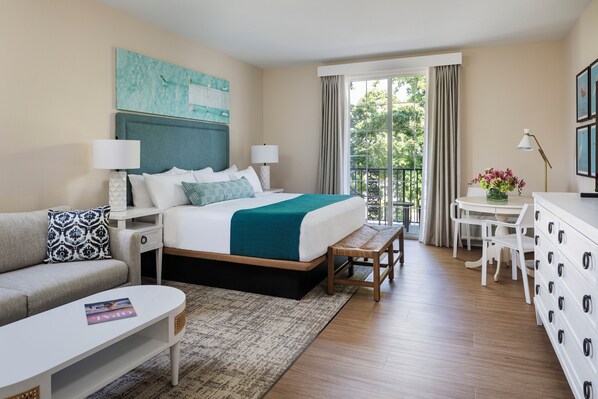 Standard Oda, 1 En Büyük (King) Boy Yatak, Balkon (Standard View) | Tempur-Pedic yatak, minibar, odada kasa, ütü/ütü masası 