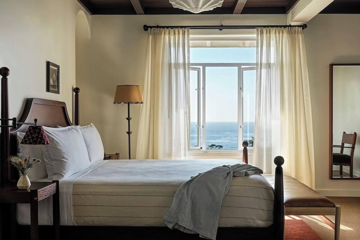 premium bedding, minibar, wifi, bed sheets