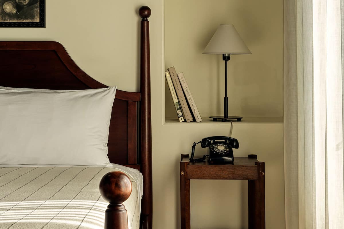Premium bedding, minibar, WiFi, bed sheets