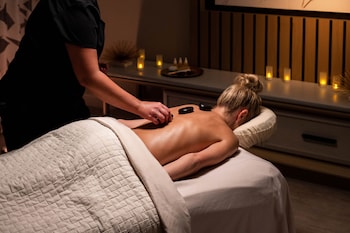 Couples treatment rooms, body treatments, aromatherapy at Caribe Royale Orlando