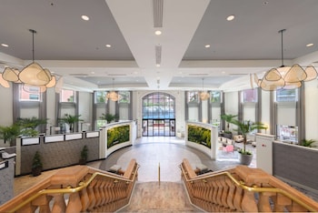 Hotel entrance and lobby at Caribe Royale Orlando