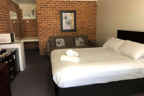 Desk, laptop workspace, iron/ironing board, free WiFi