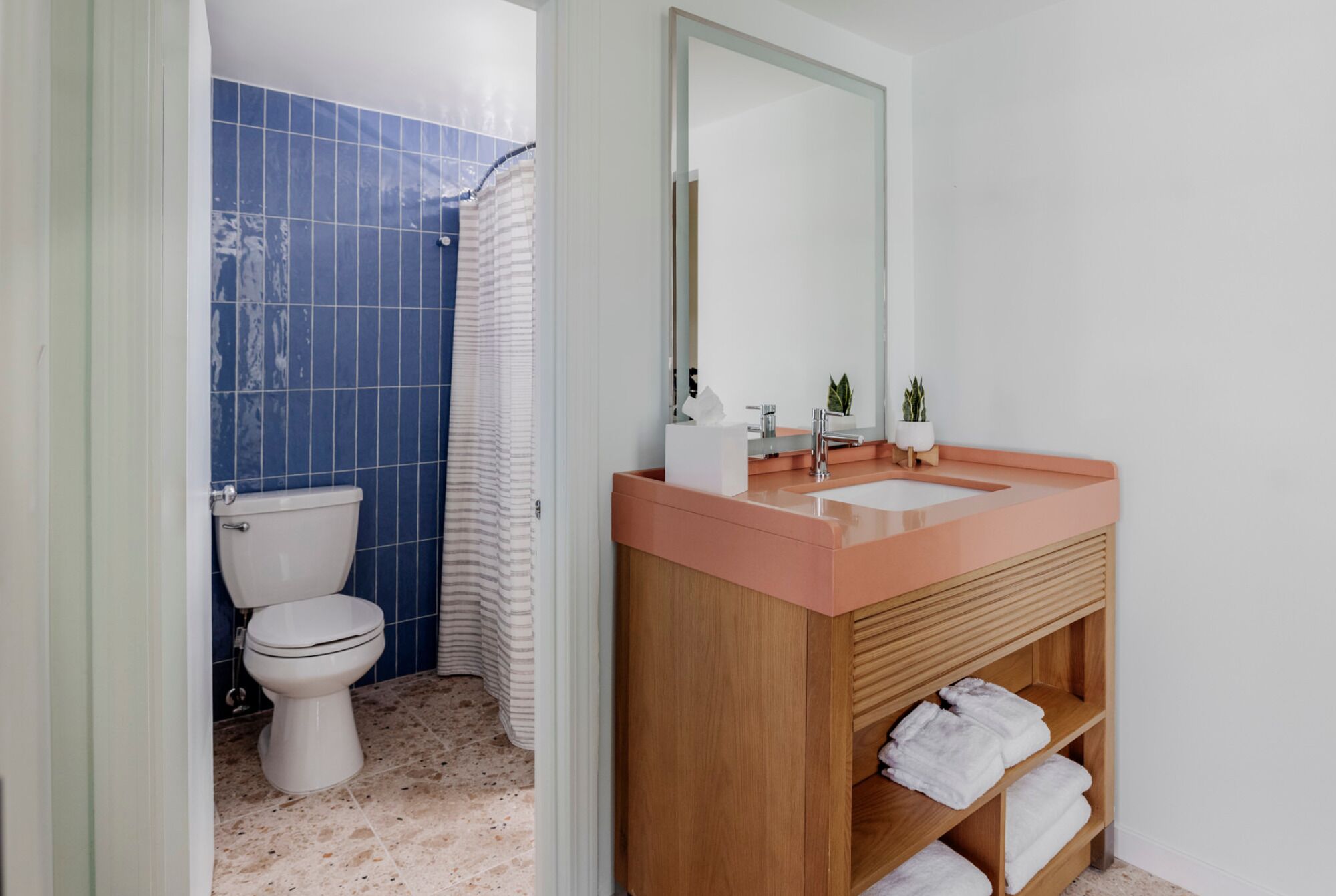 combined shower/bathtub, free toiletries, hair dryer, towels