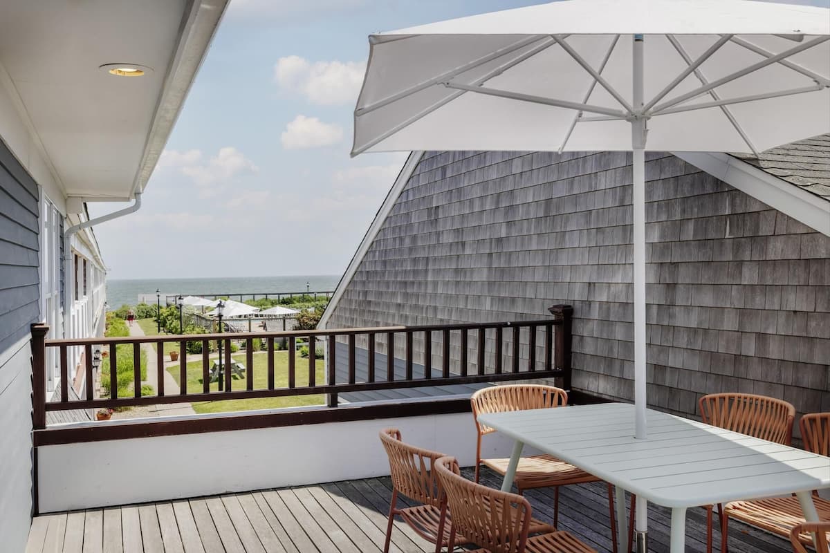 Caja de seguridad en la habitación y cortinas blackout