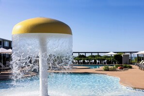 Piscine couverte, piscine extérieure (ouverte en saison)