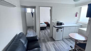 Familie suite, 2 slaapkamers | Woonruimte | Lcd-televisie