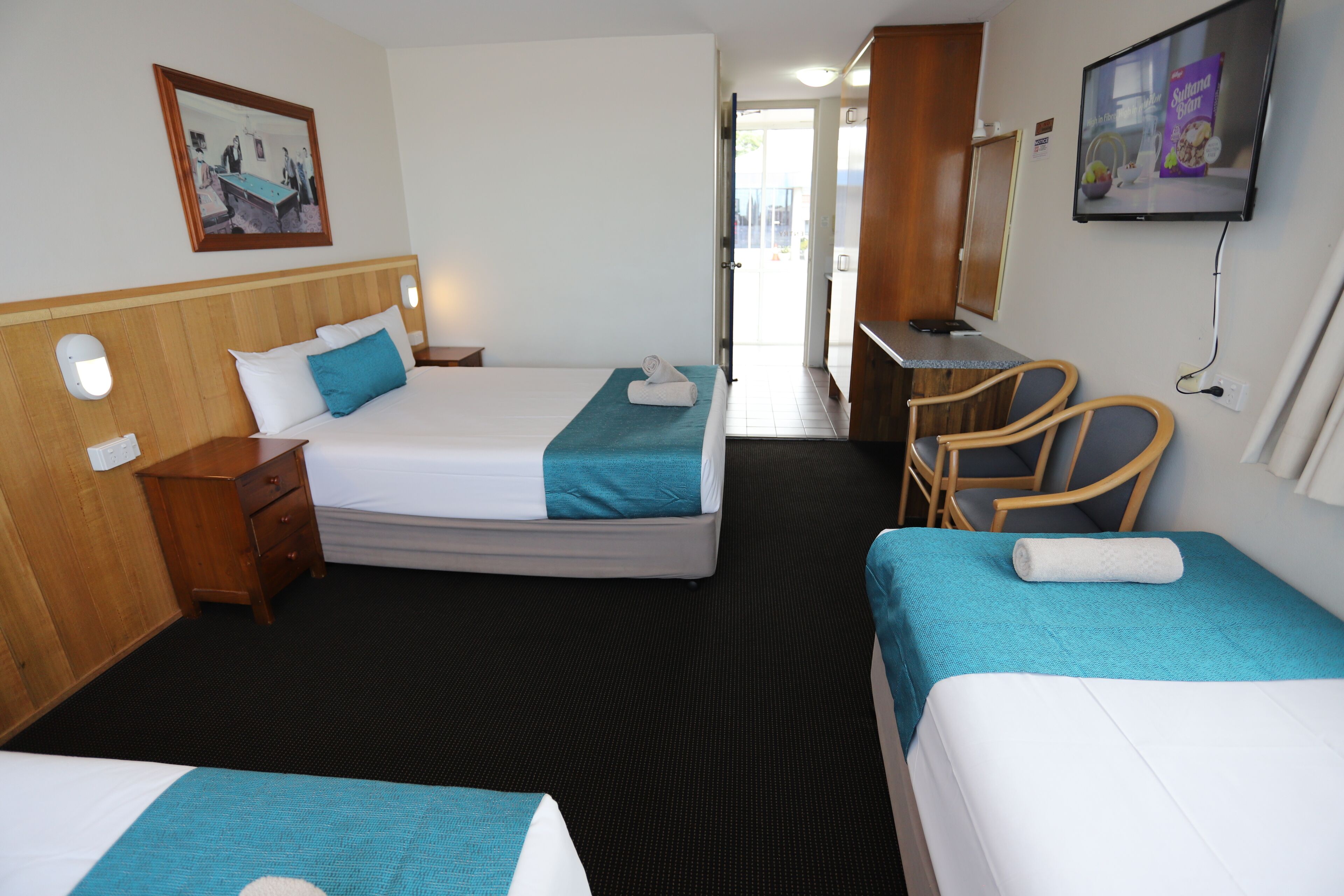 Kamar Keluarga | Seprai premium, bantalan ekstra lembut, dan meja kerja