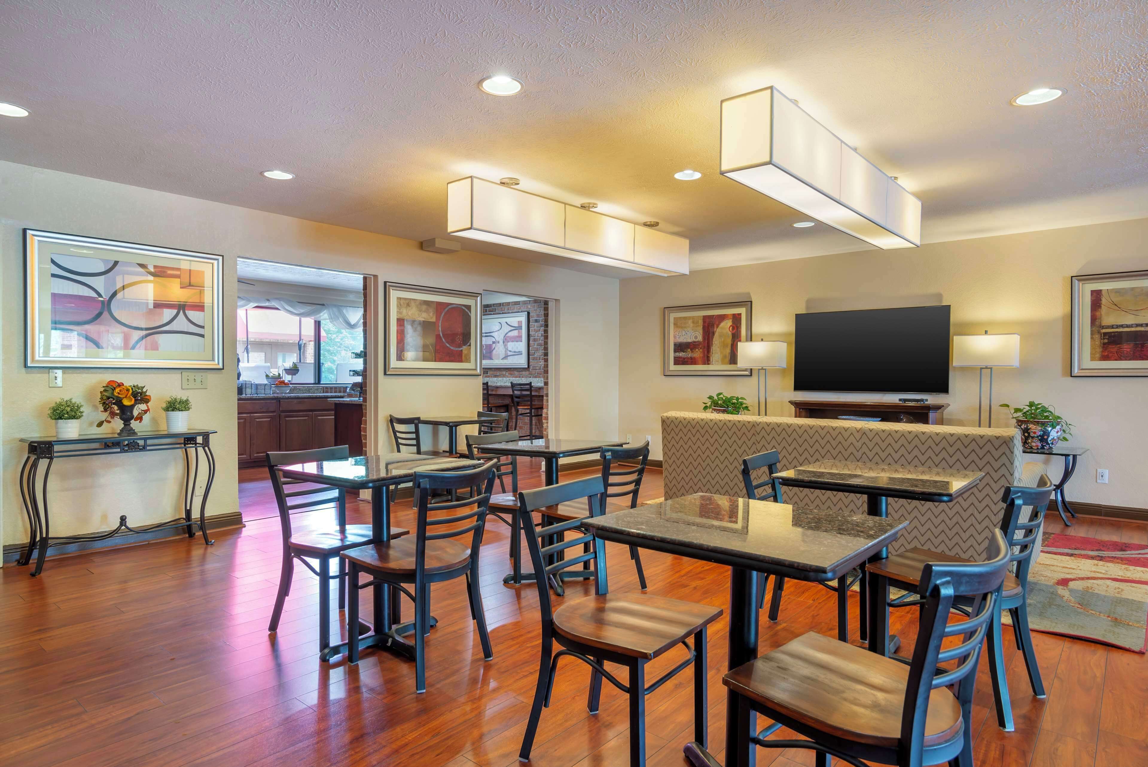 free daily full breakfast