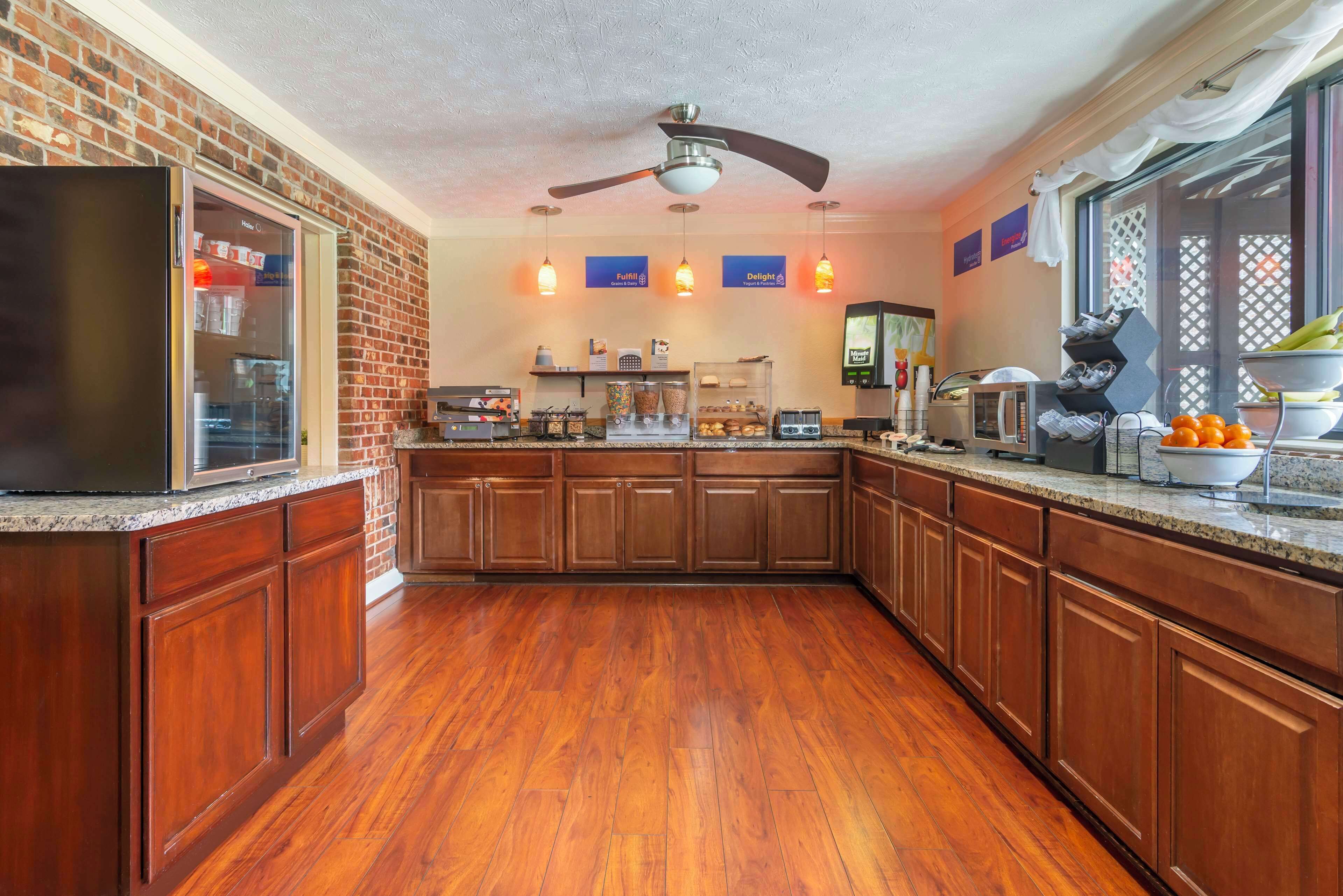 free daily full breakfast