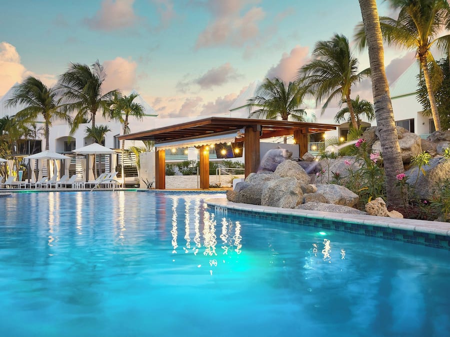 3 piscinas al aire libre, cabañas de piscina gratuitas, sombrillas