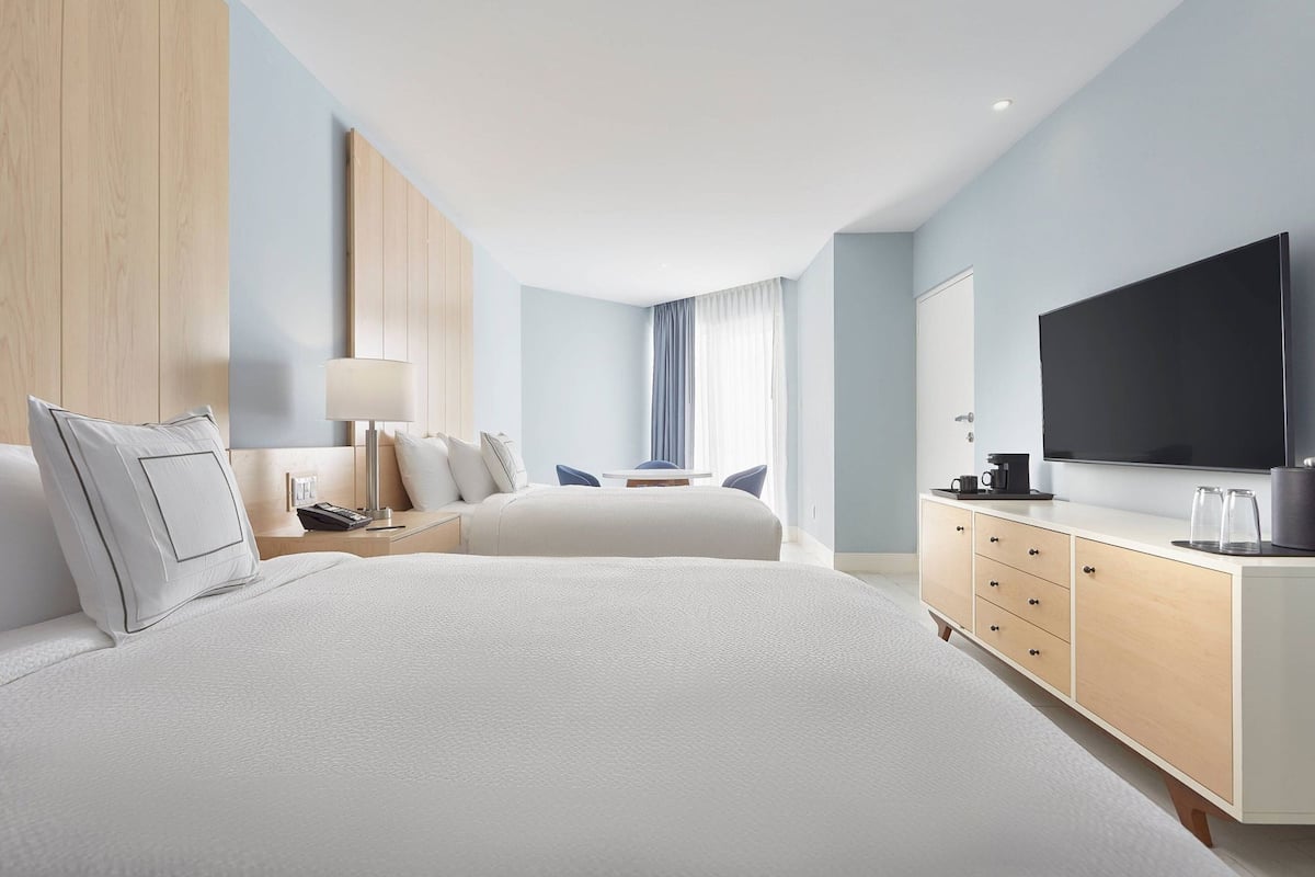 In-room safe, laptop workspace, blackout drapes, iron/ironing board