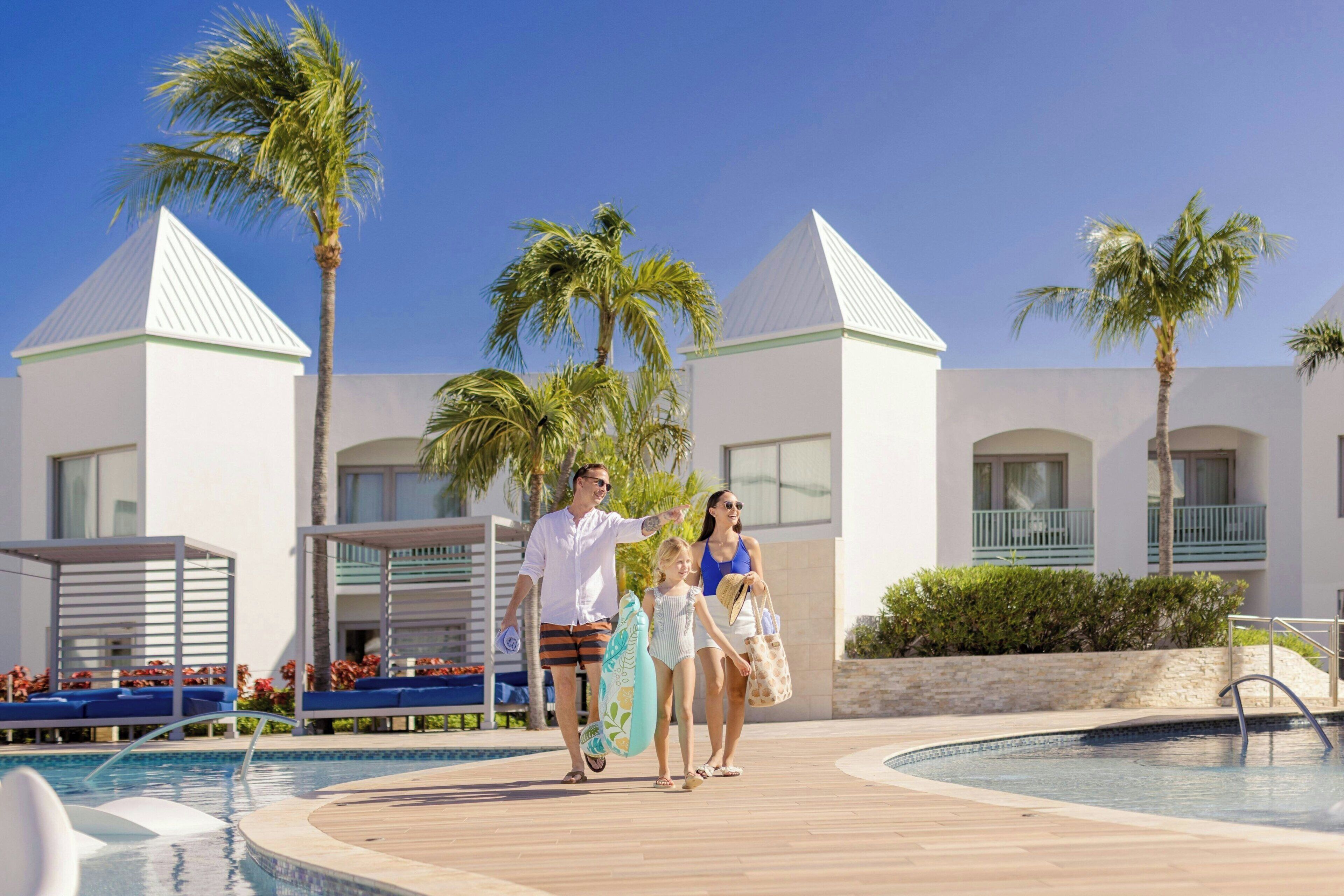3 Außenpools, Cabañas (kostenlos), Sonnenschirme