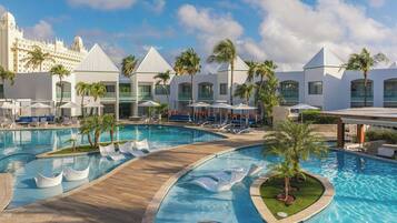 3 outdoor pools, free cabanas, pool umbrellas