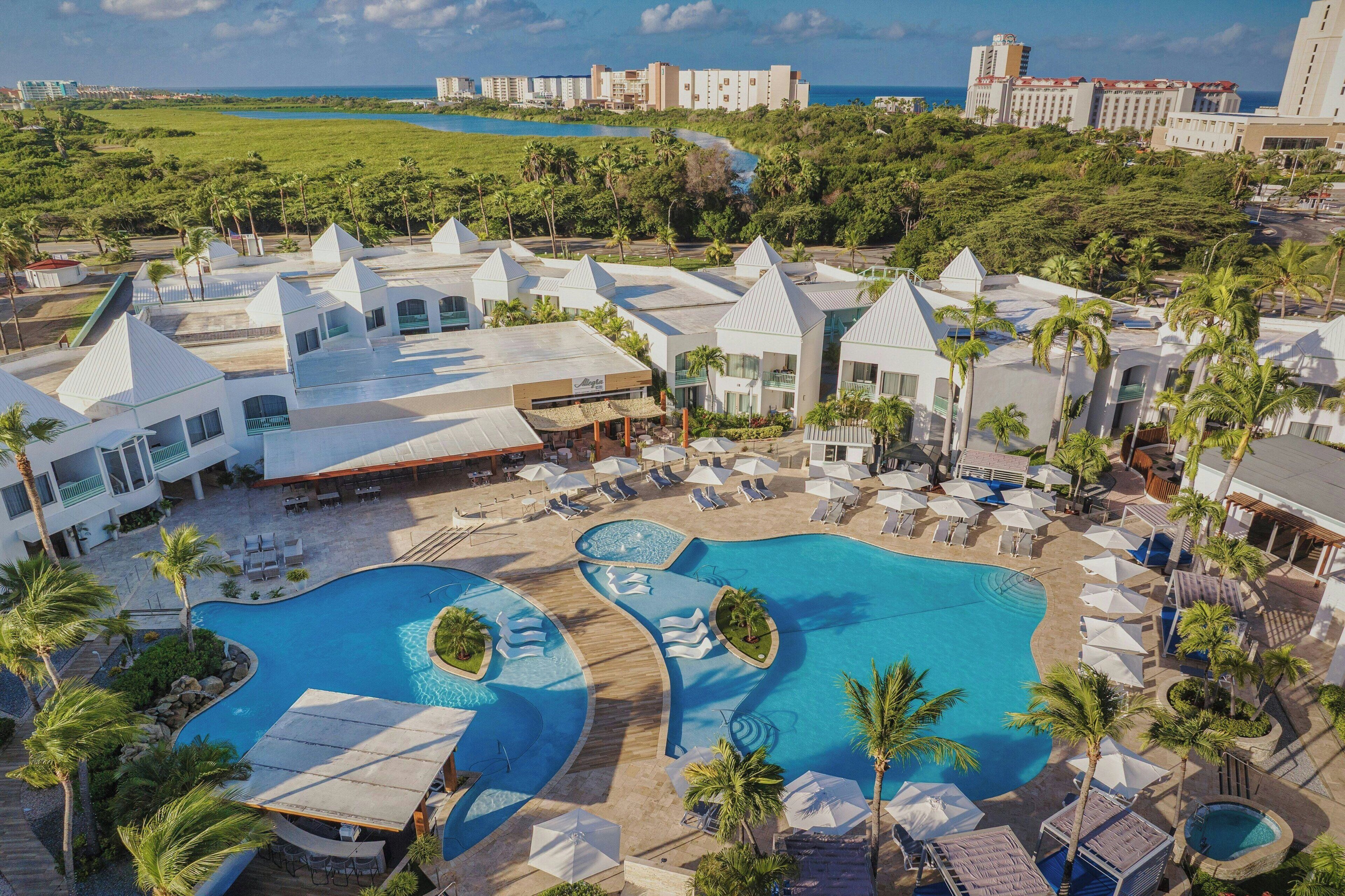 3 piscines extérieures, cabanas gratuites, parasols