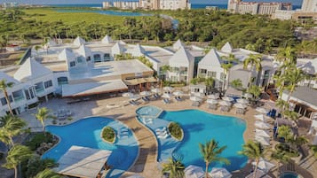 3 piscines extérieures, cabanas gratuites, parasols