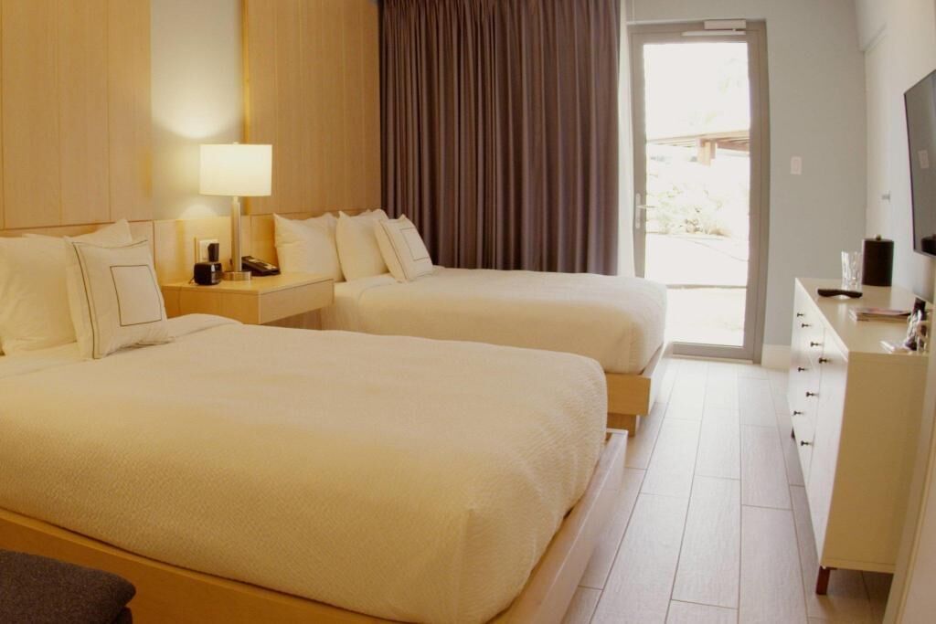 In-room safe, laptop workspace, blackout drapes, iron/ironing board