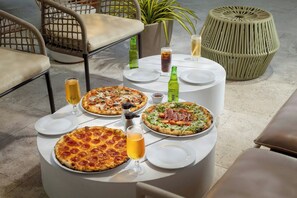 Se sirven desayunos, almuerzos, cenas y brunches