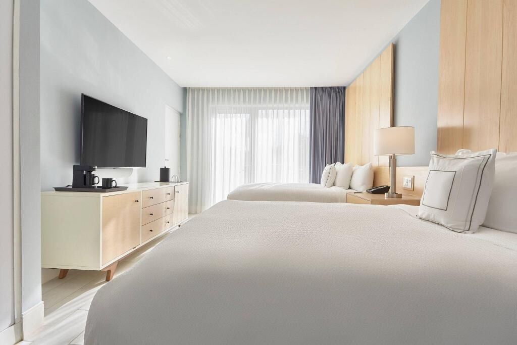 In-room safe, laptop workspace, blackout drapes, iron/ironing board