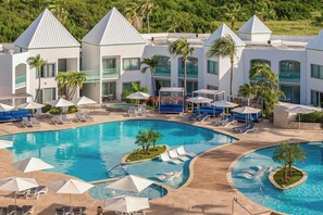 3 outdoor pools, free cabanas, pool umbrellas - Courtyard by Marriott Aruba Resort (Noord)
