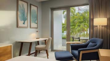 Habitación, 1 cama King size (Garden View) | Caja de seguridad en la habitación y espacio para trabajar con laptop