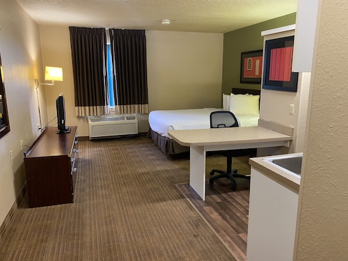 Suburban Studios Auburn Hills - Detroit