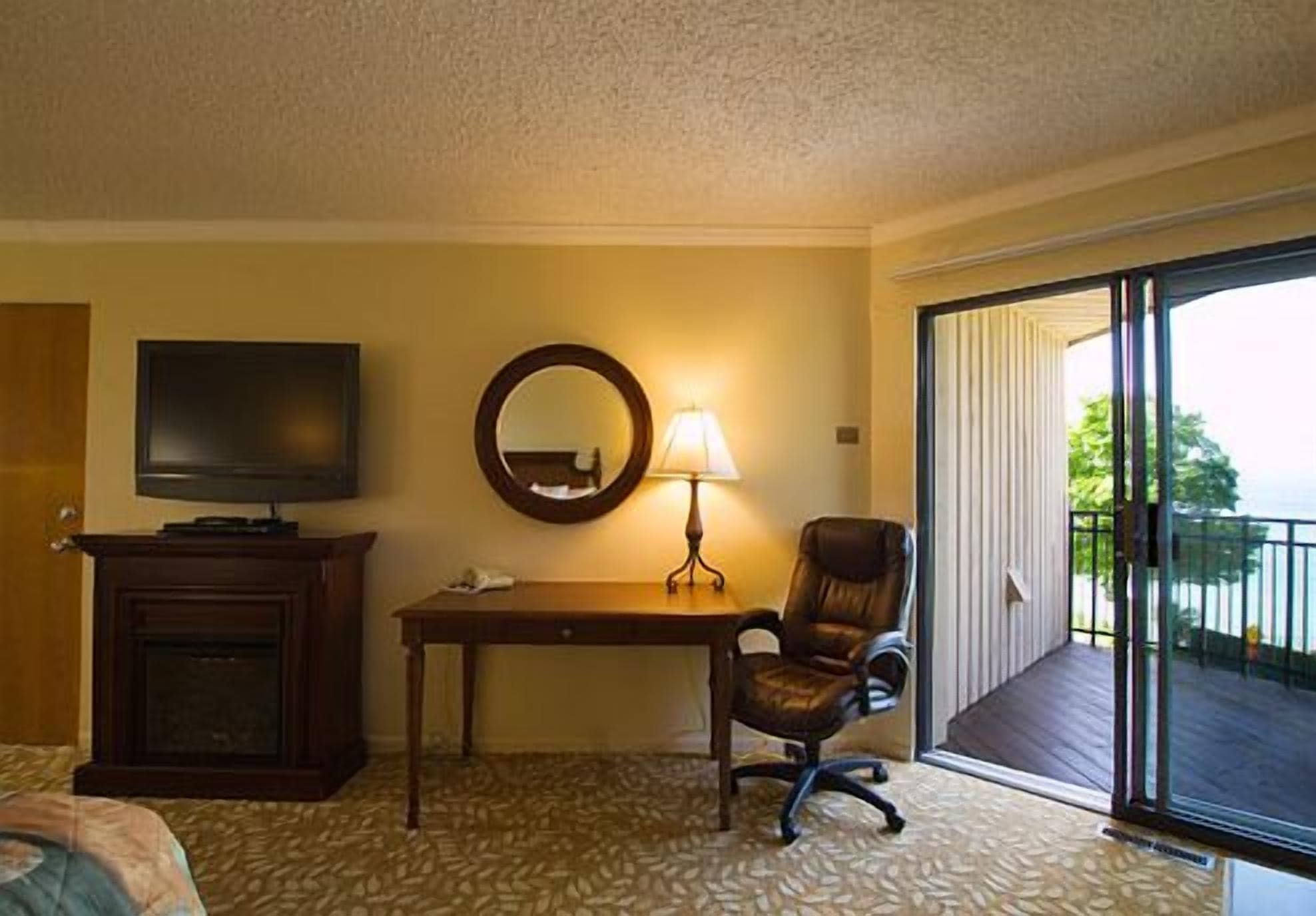 suite, hot tub | view from room