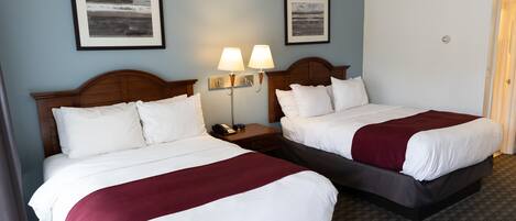 Huone, 2 parisänkyä | 1 makuuhuone, työpöytä, silitysrauta/-lauta, ilmainen Wi-Fi