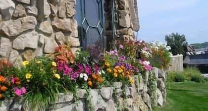 Weathervane Terrace Inn and Suites