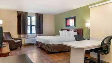 Studio, 1 King Bed, Non Smoking