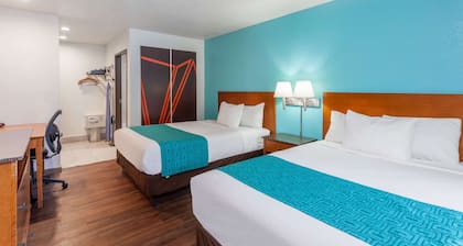 Howard Johnson by Wyndham National City/San Diego South