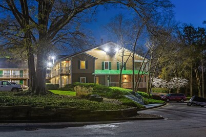 HomeTowne Studios by Red Roof Atlanta NE - Downtown Norcross