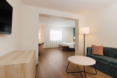 Allergikerbettwaren, Minibar, Zimmersafe, Schreibtisch