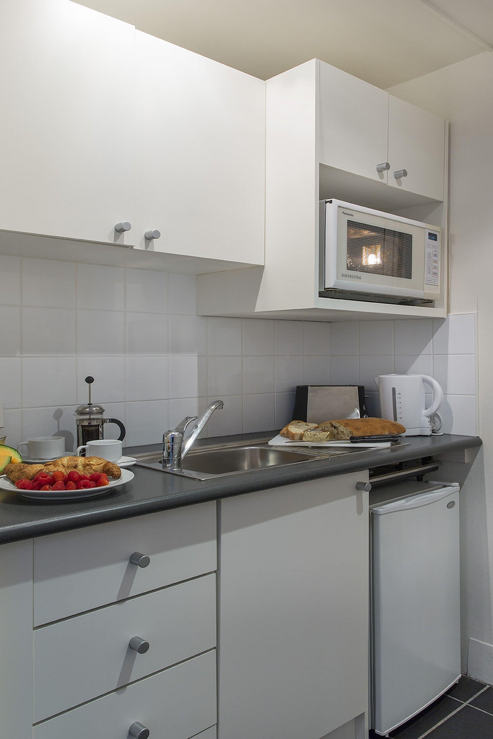 fridge, microwave, stovetop, coffee/tea maker