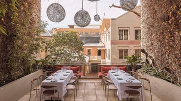 供應晚餐,露天餐廳