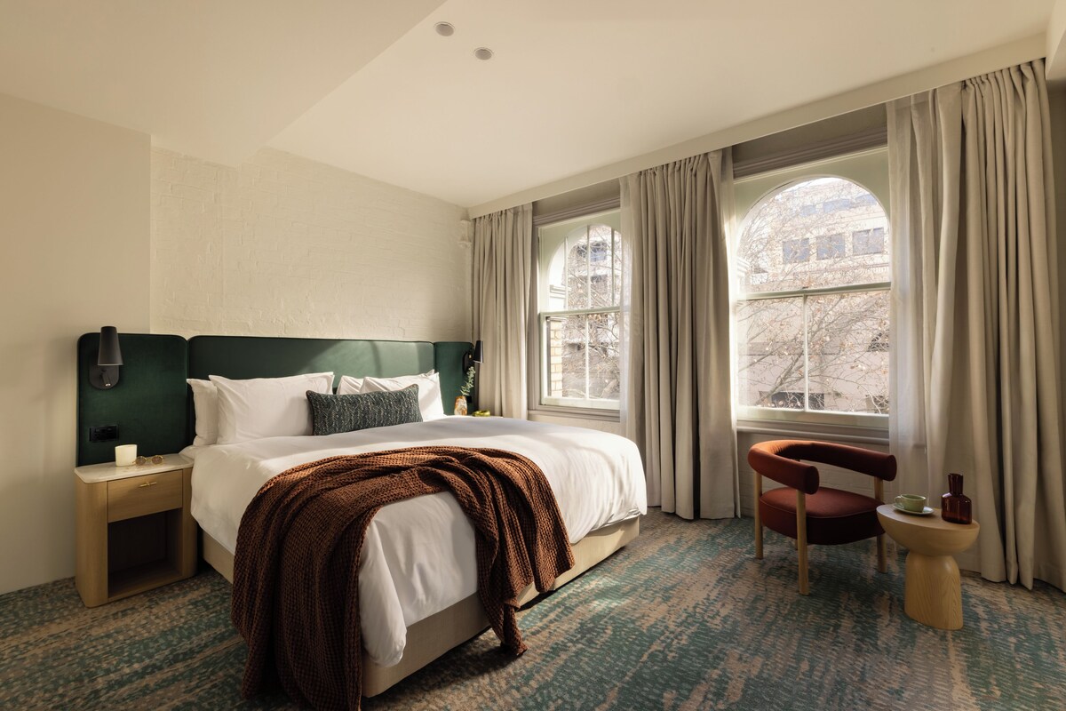 Ropa de cama de alta calidad, colchones con pillow-top y minibar 