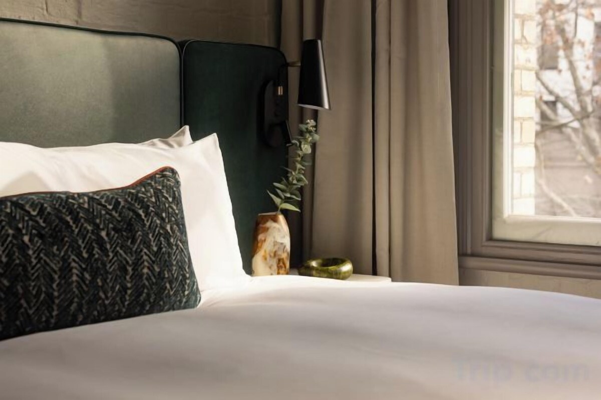 Premium bedding, pillow-top beds, minibar, in-room safe