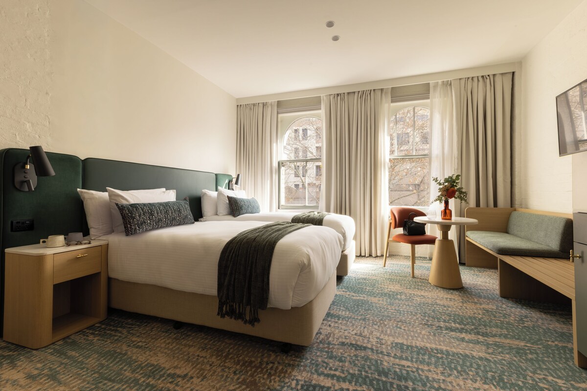 Ropa de cama de alta calidad, colchones con pillow-top y minibar 
