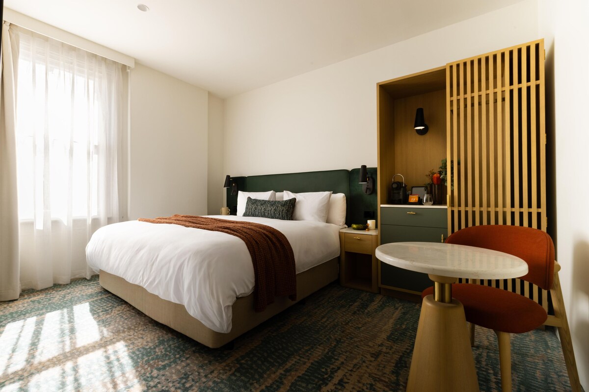 King Room, 1 King Bed (Heritage) | Hochwertige Bettwaren, Pillowtop-Betten, Minibar, Zimmersafe