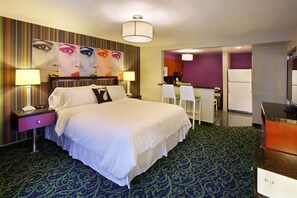 Studio Suite, 1 King Bed, Kitchen - 7 Springs Inn & Suites (Palm Springs)